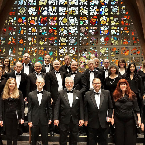 1_Full Choir with conductor SQUARE